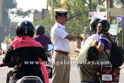 helmetless pillion-riders in Mangaluru 1